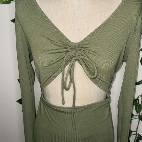 BCBG Paris Green Cutout Ruched Long sleeve Mini Ribbed Dress - Picture 5 of 7